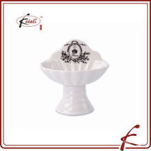 white ceramic shell shape soap dish